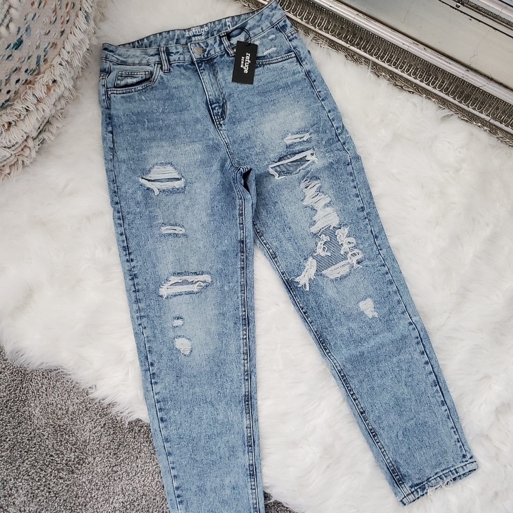 New! Refuge Denim Mom Relax High Rise Distressed Ripped Jeans. Size 5.